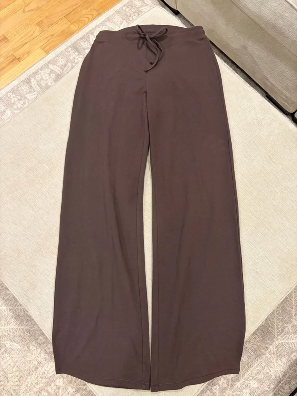 Aritzia Homestretch smooth vibe pant in brown size small NWOT - Picture 4 of 8